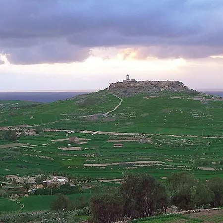 בית נופש San Stephen Farmhouse Gozo
